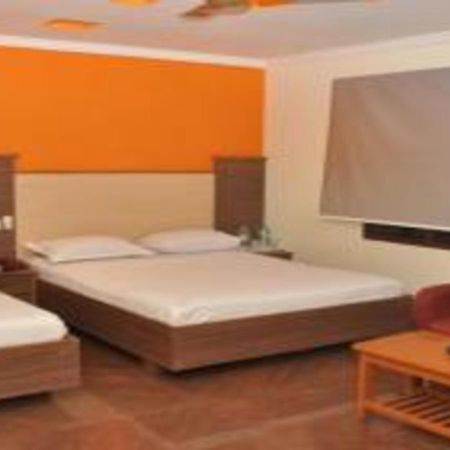 Hotel Pams Mayiladuthurai Esterno foto