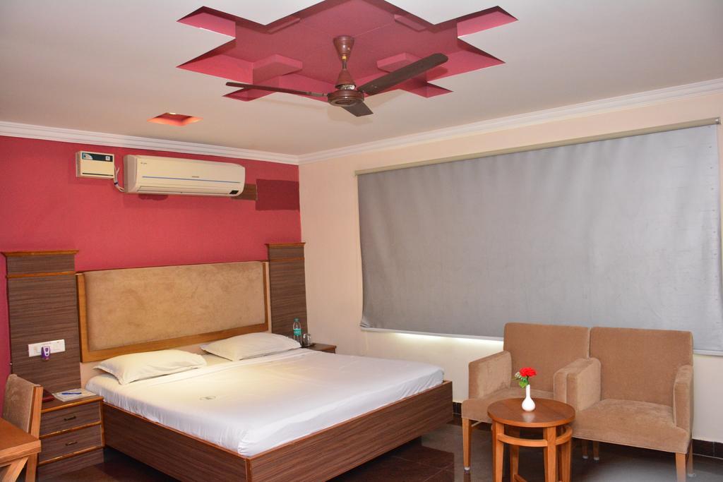 Hotel Pams Mayiladuthurai Esterno foto