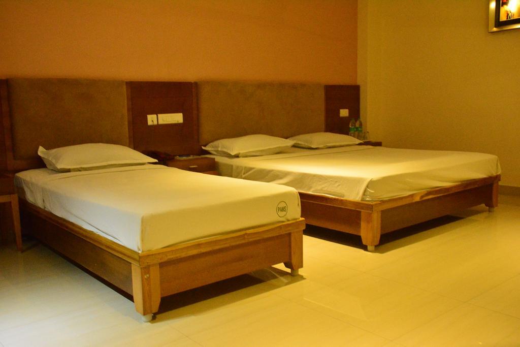 Hotel Pams Mayiladuthurai Esterno foto