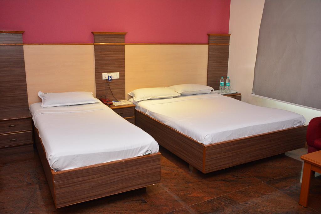 Hotel Pams Mayiladuthurai Esterno foto