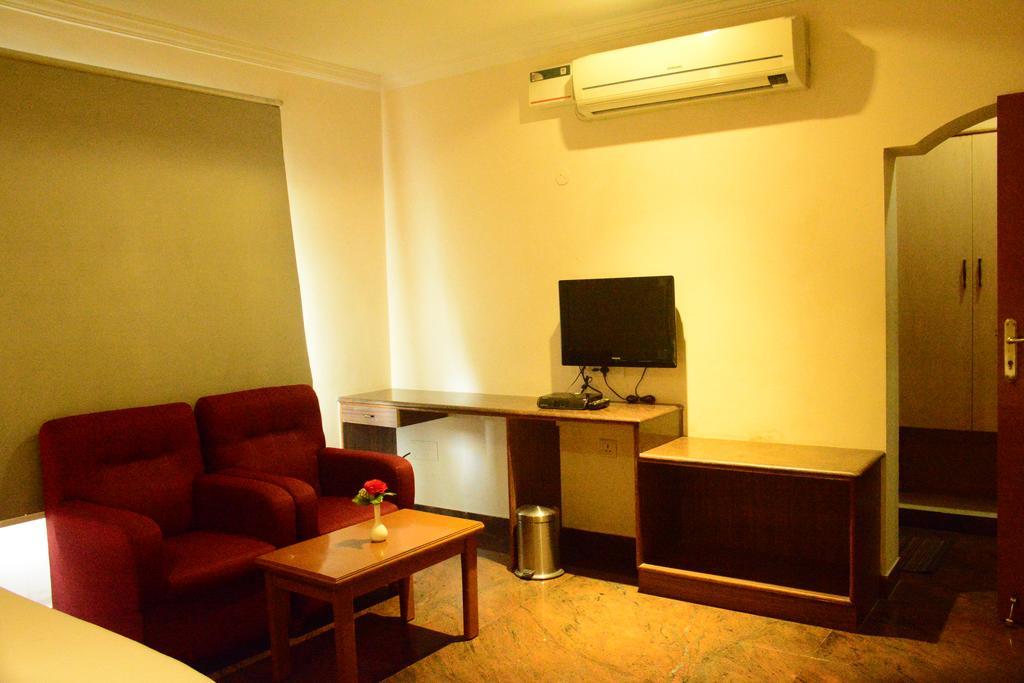 Hotel Pams Mayiladuthurai Esterno foto