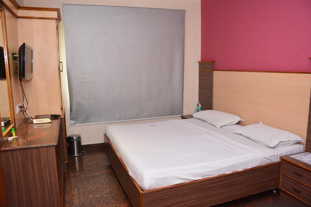 Hotel Pams Mayiladuthurai Esterno foto