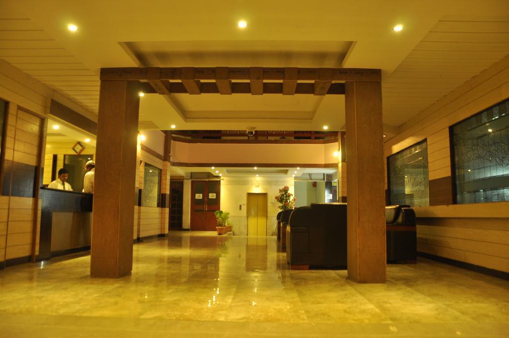 Hotel Pams Mayiladuthurai Esterno foto