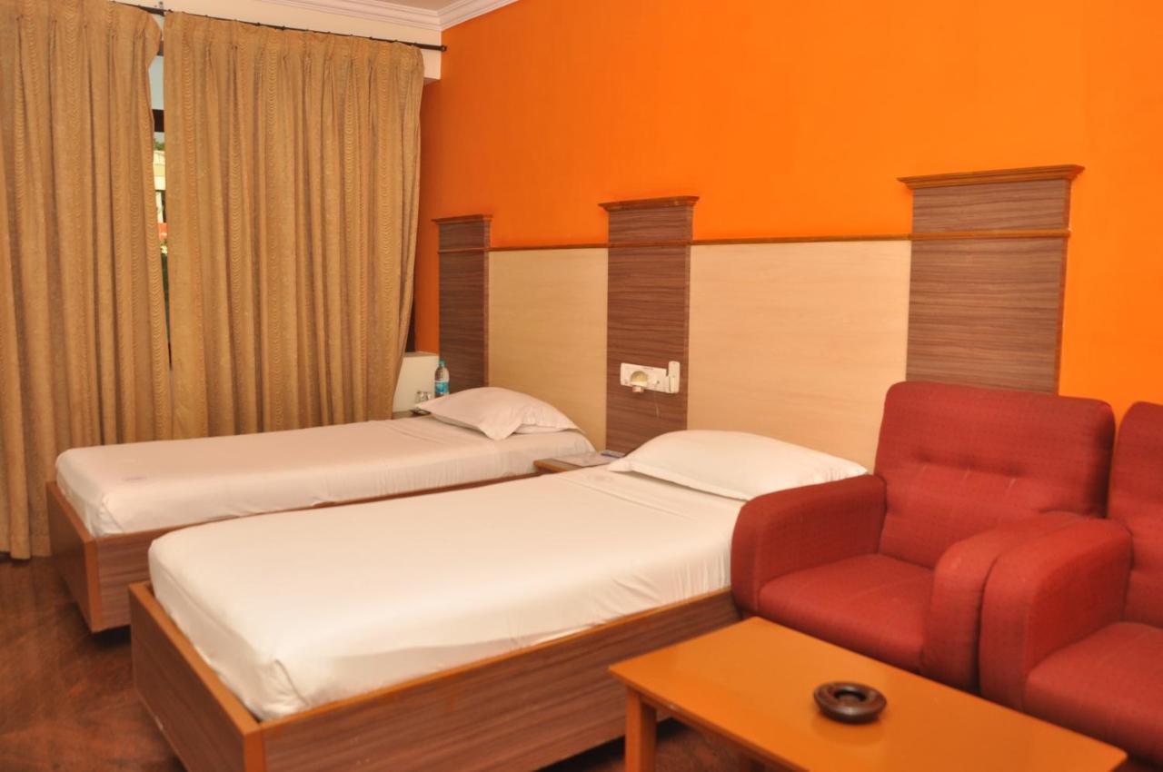 Hotel Pams Mayiladuthurai Esterno foto