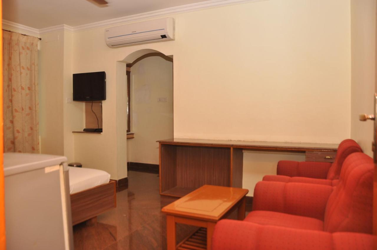 Hotel Pams Mayiladuthurai Esterno foto