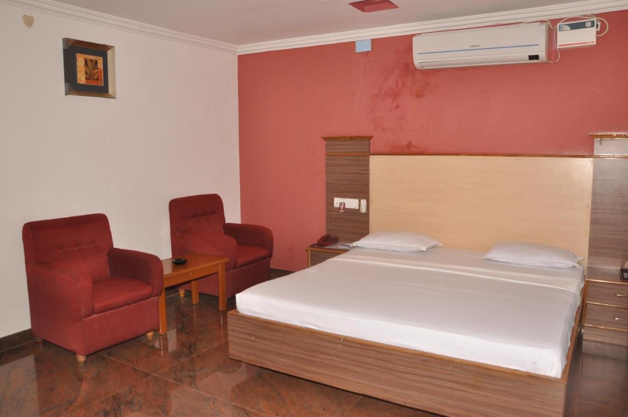 Hotel Pams Mayiladuthurai Esterno foto