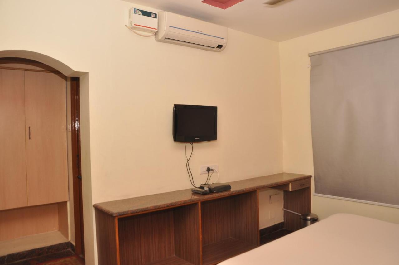 Hotel Pams Mayiladuthurai Esterno foto