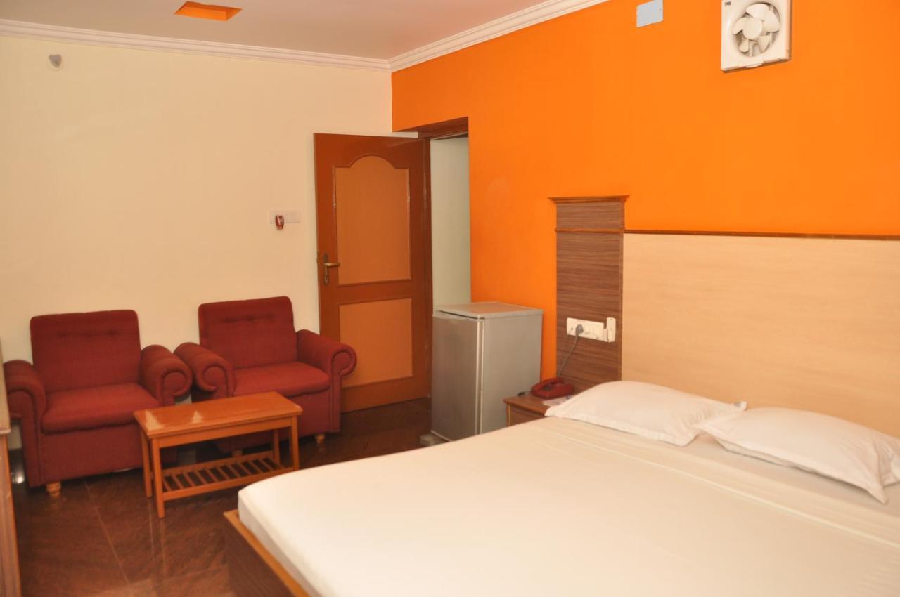 Hotel Pams Mayiladuthurai Esterno foto