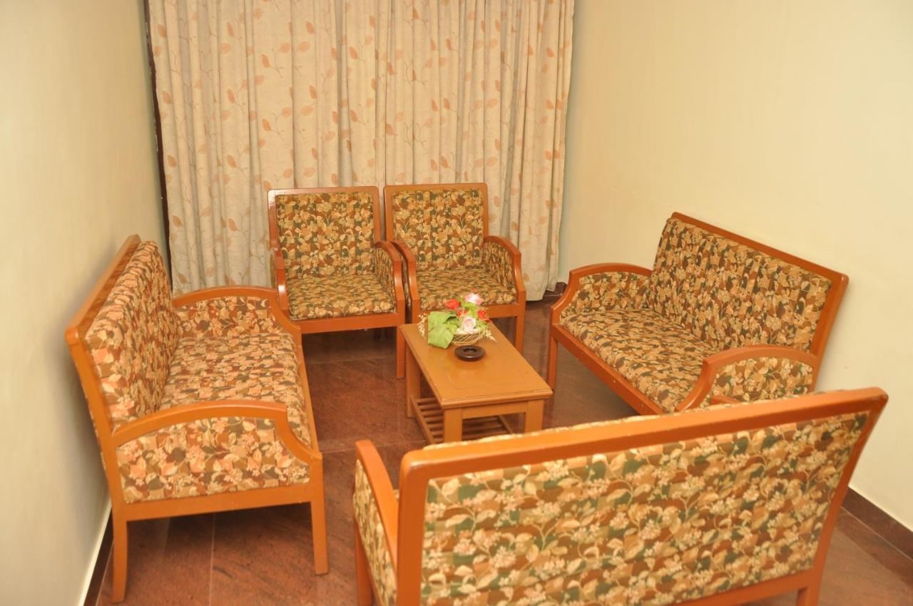 Hotel Pams Mayiladuthurai Esterno foto