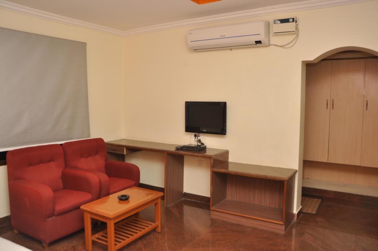 Hotel Pams Mayiladuthurai Esterno foto