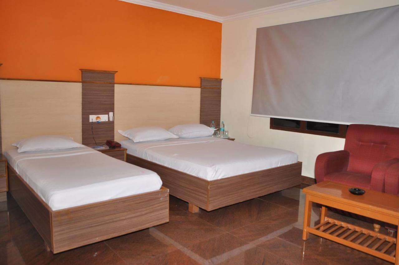 Hotel Pams Mayiladuthurai Esterno foto