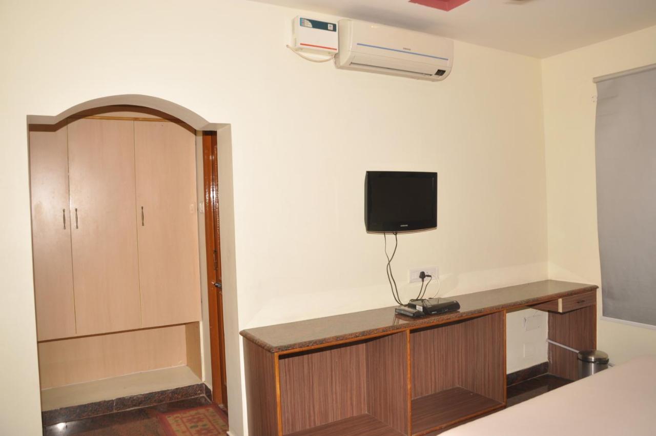 Hotel Pams Mayiladuthurai Esterno foto