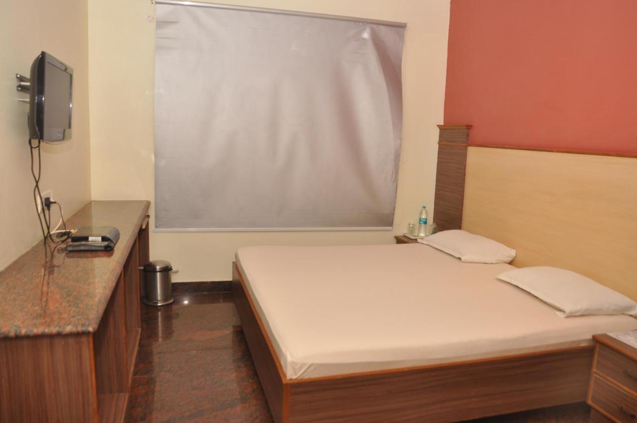 Hotel Pams Mayiladuthurai Esterno foto