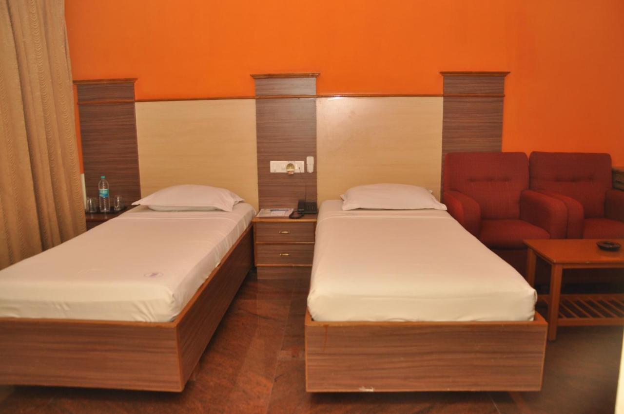 Hotel Pams Mayiladuthurai Esterno foto