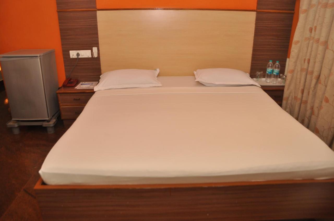 Hotel Pams Mayiladuthurai Esterno foto