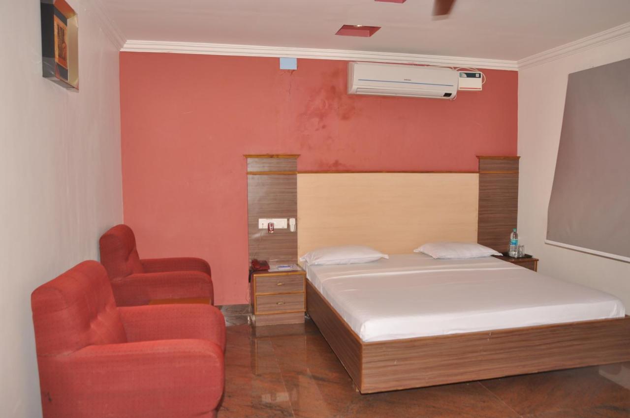 Hotel Pams Mayiladuthurai Esterno foto