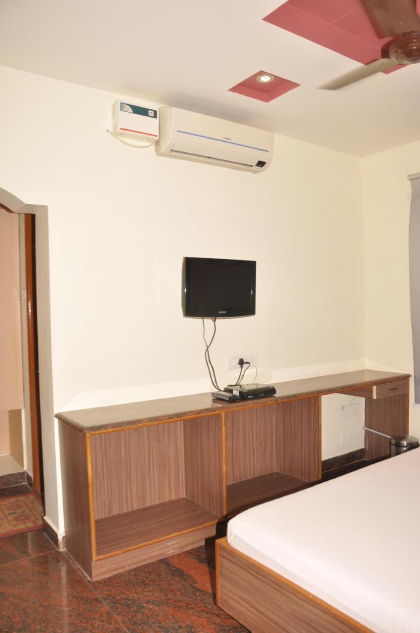 Hotel Pams Mayiladuthurai Esterno foto