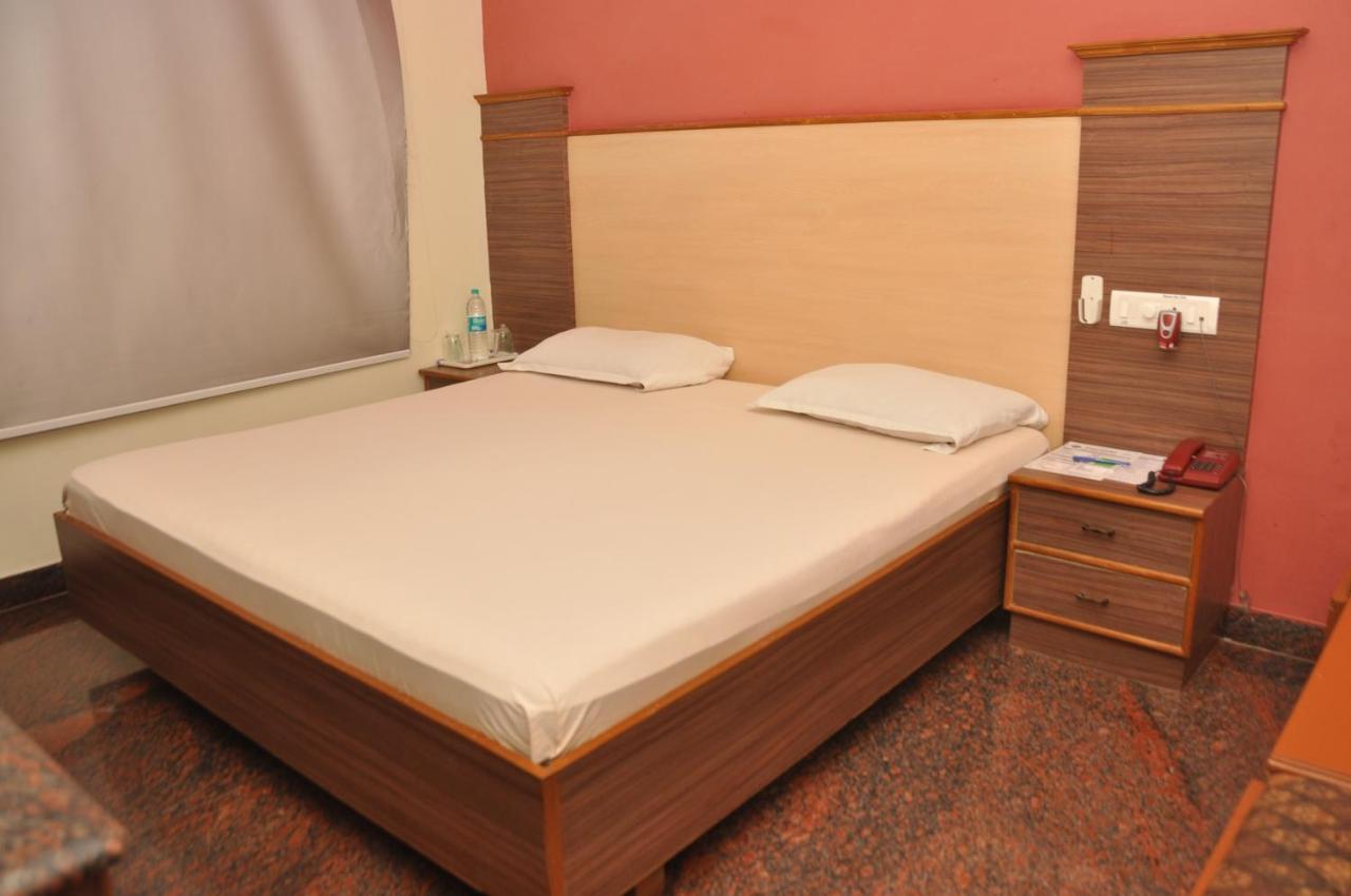 Hotel Pams Mayiladuthurai Esterno foto