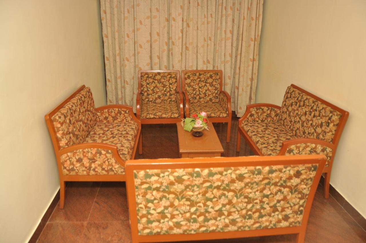 Hotel Pams Mayiladuthurai Esterno foto