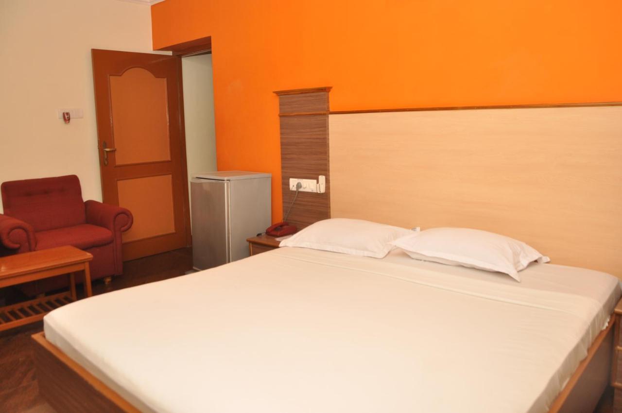 Hotel Pams Mayiladuthurai Esterno foto