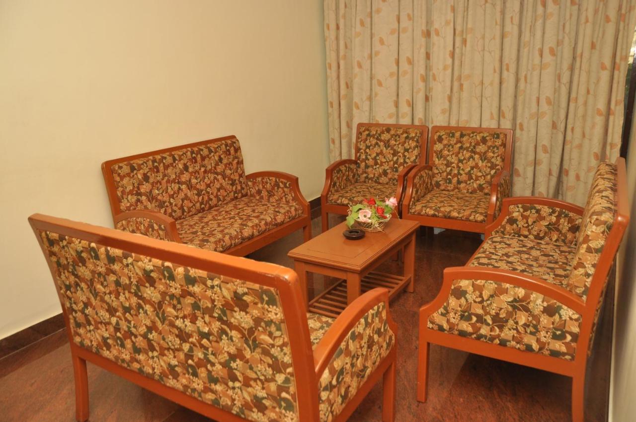 Hotel Pams Mayiladuthurai Esterno foto