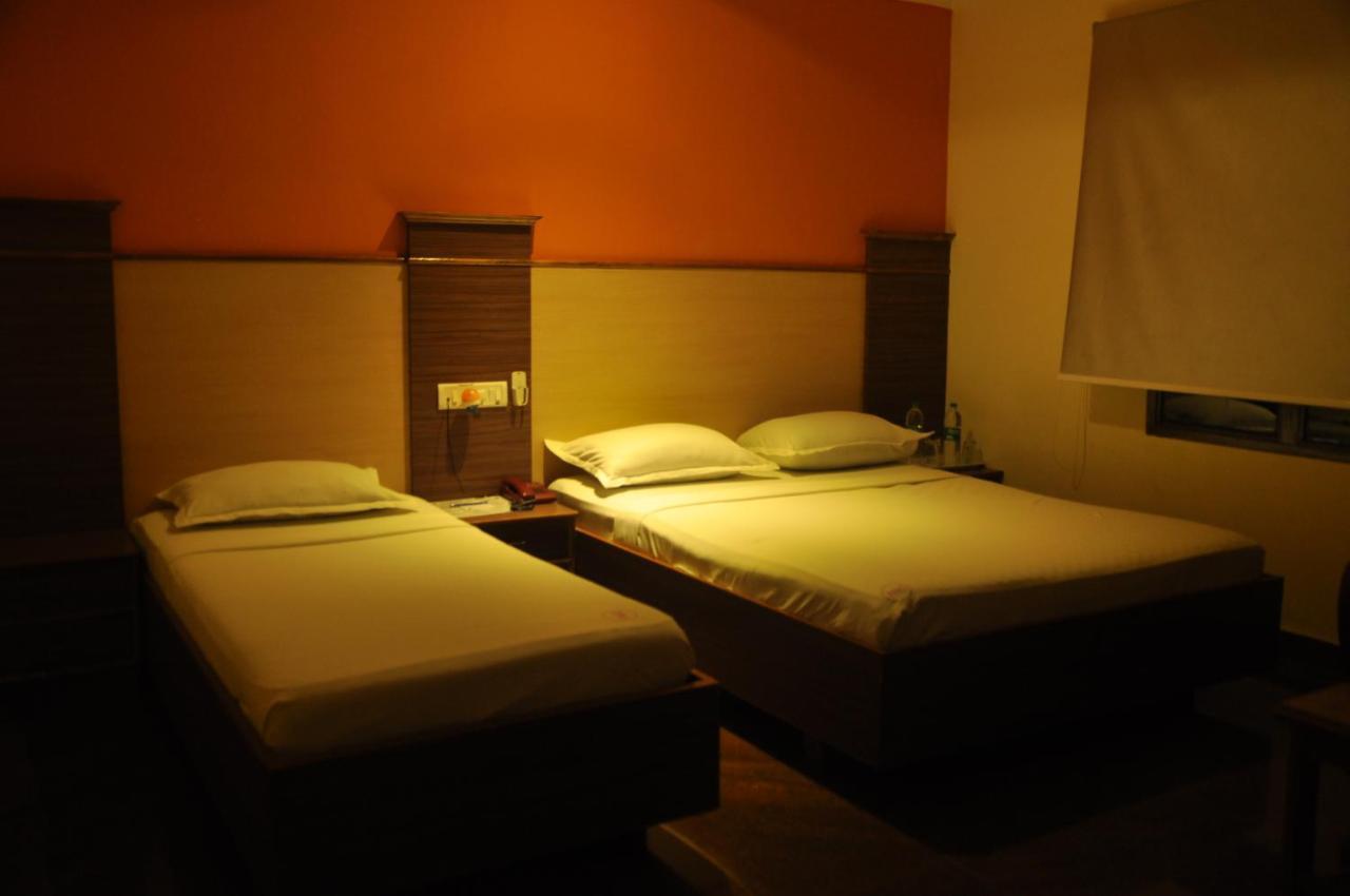 Hotel Pams Mayiladuthurai Esterno foto