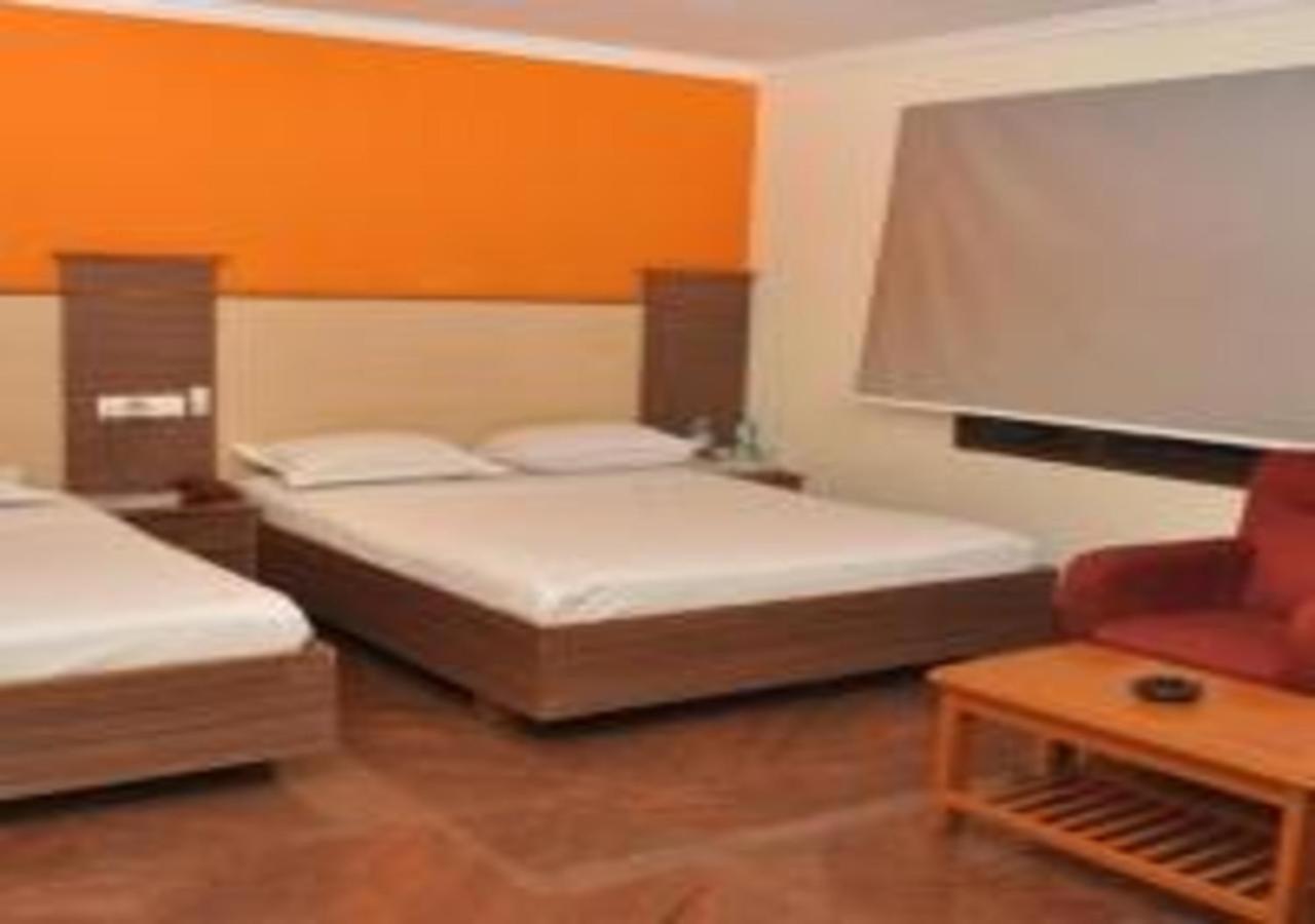 Hotel Pams Mayiladuthurai Esterno foto