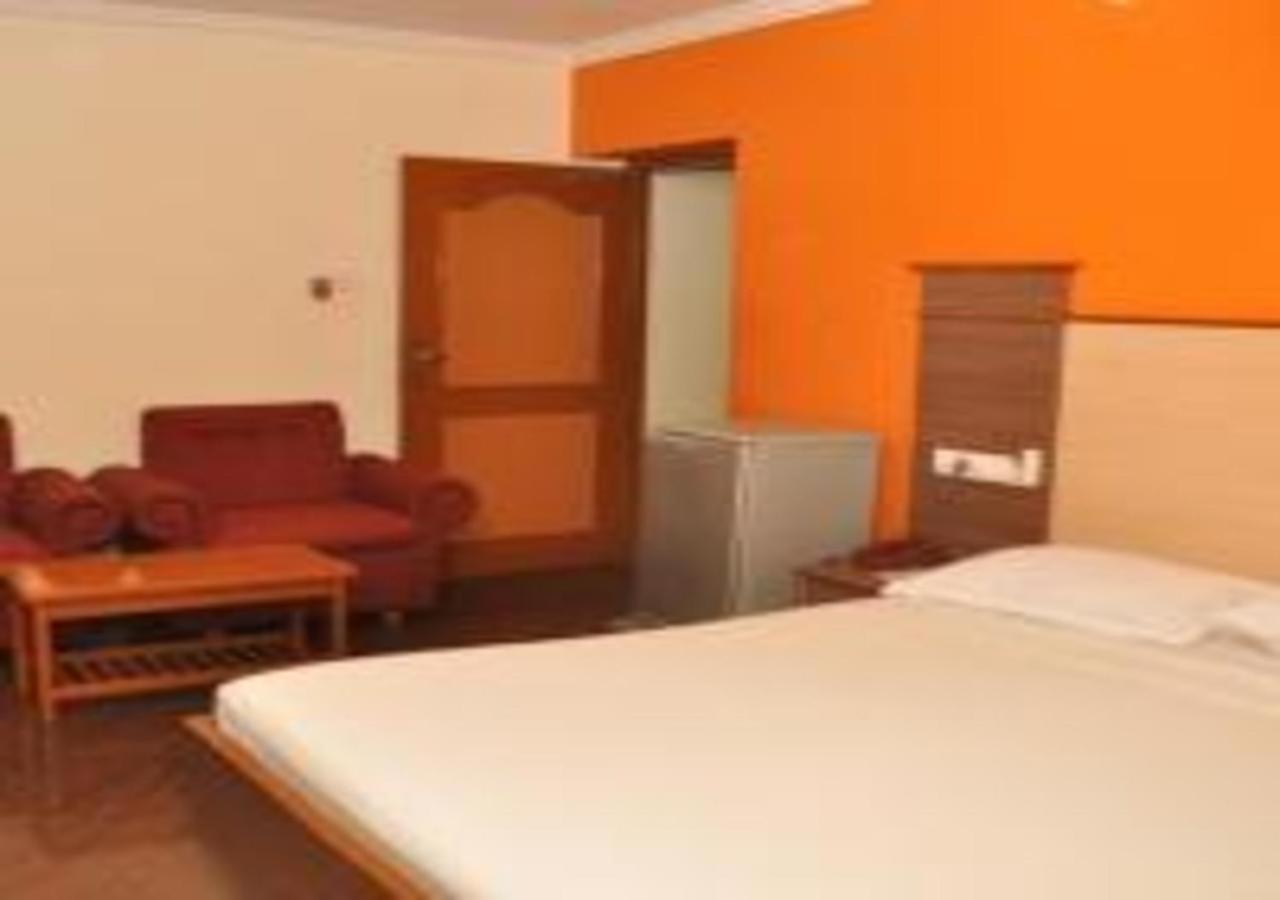 Hotel Pams Mayiladuthurai Esterno foto