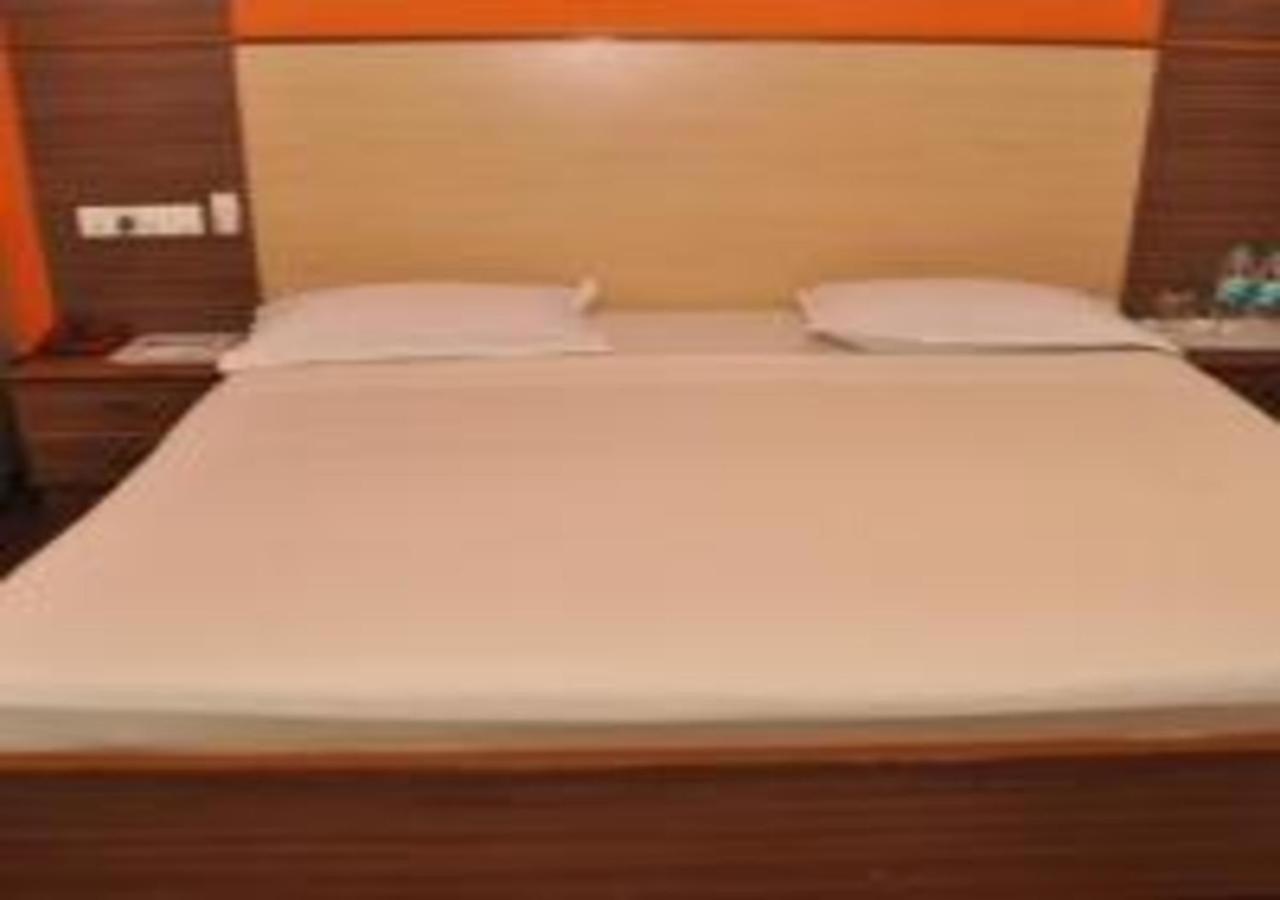 Hotel Pams Mayiladuthurai Esterno foto