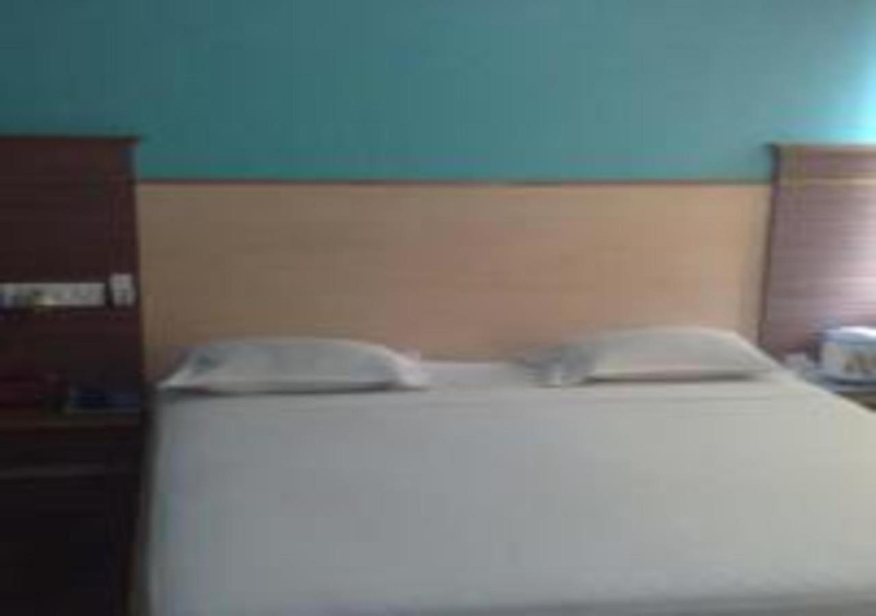 Hotel Pams Mayiladuthurai Esterno foto