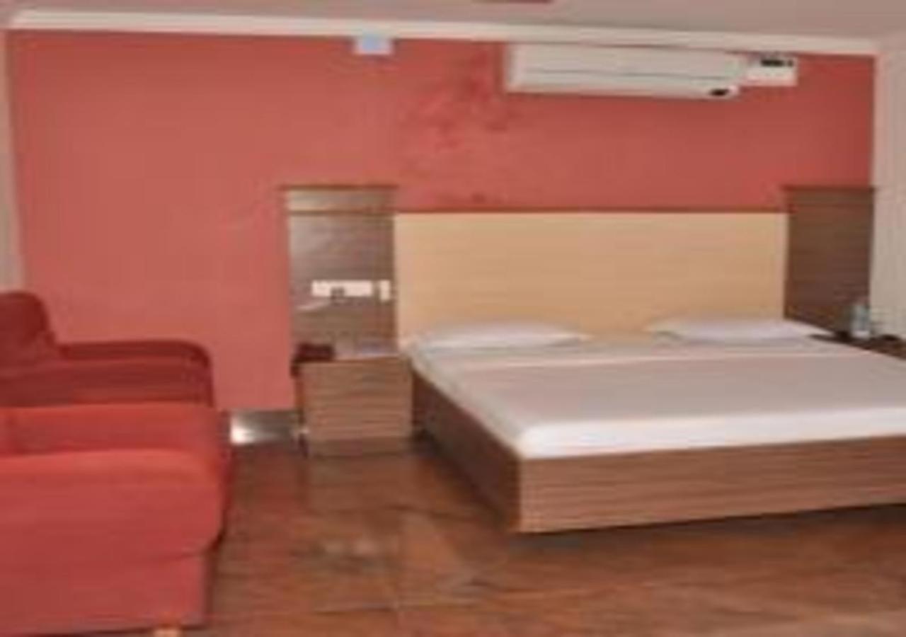 Hotel Pams Mayiladuthurai Esterno foto